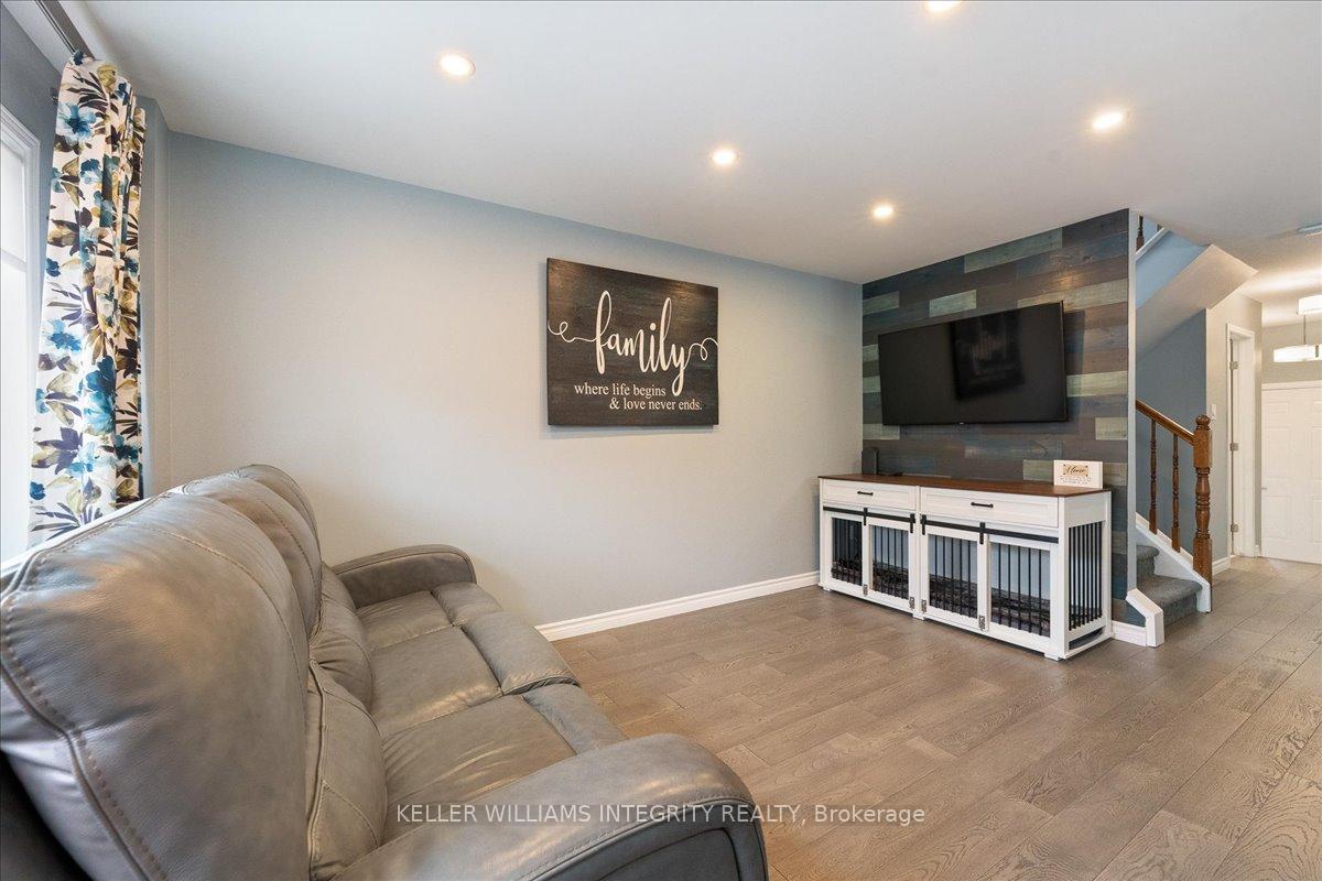 Photo 10 of 964 Gosnell Terrace, Ottawa, Fallingbrook/Gardenway South — HOMEH