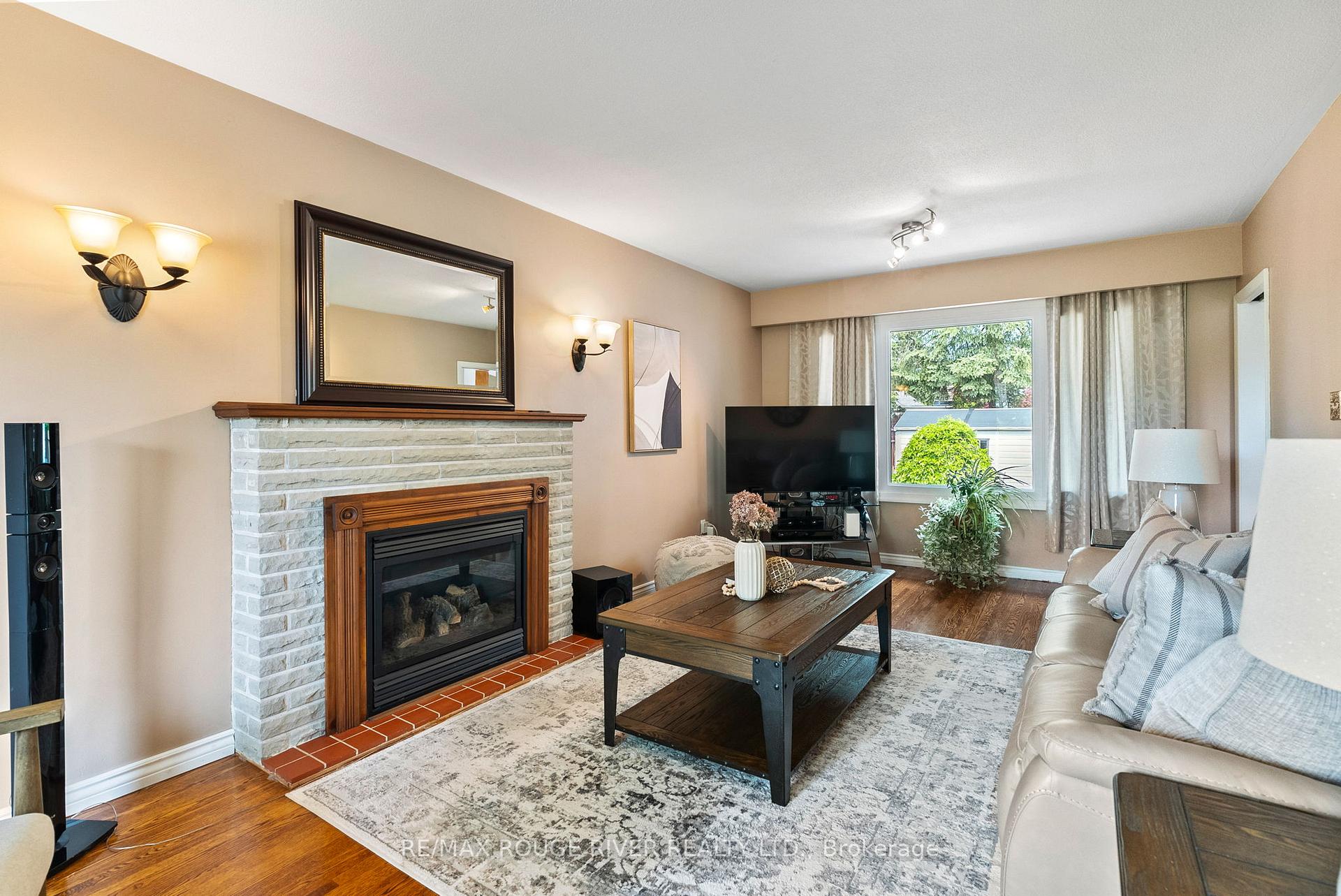 Photo 6 of 665 Jasmine Crescent, Oshawa, Centennial — HOMEH