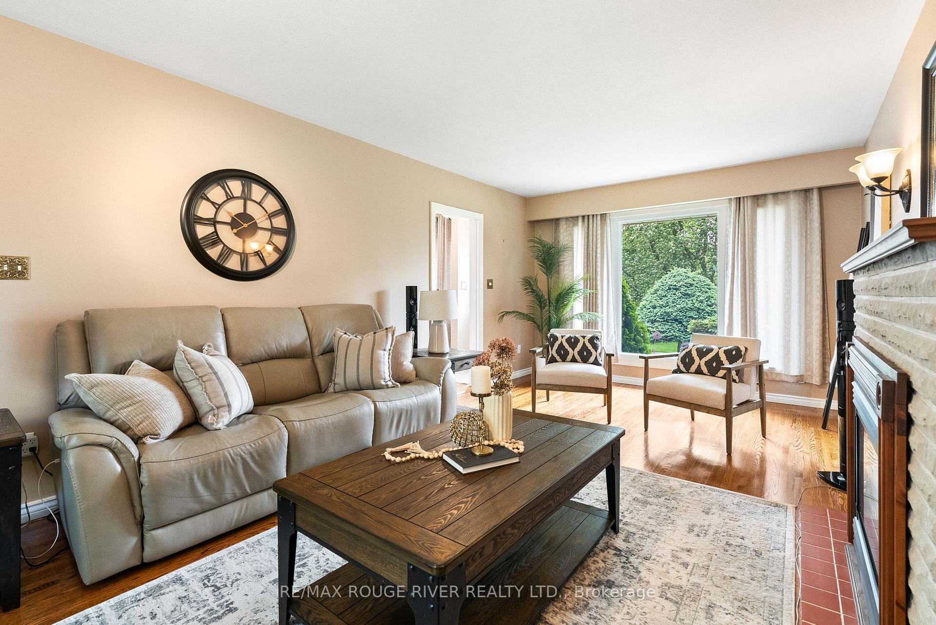 Photo 8 of 665 Jasmine Crescent, Oshawa, Centennial — HOMEH