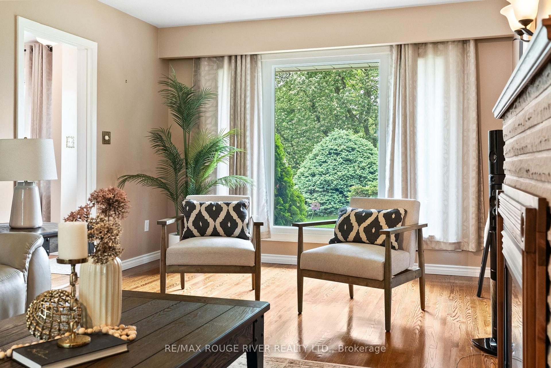Photo 9 of 665 Jasmine Crescent, Oshawa, Centennial — HOMEH