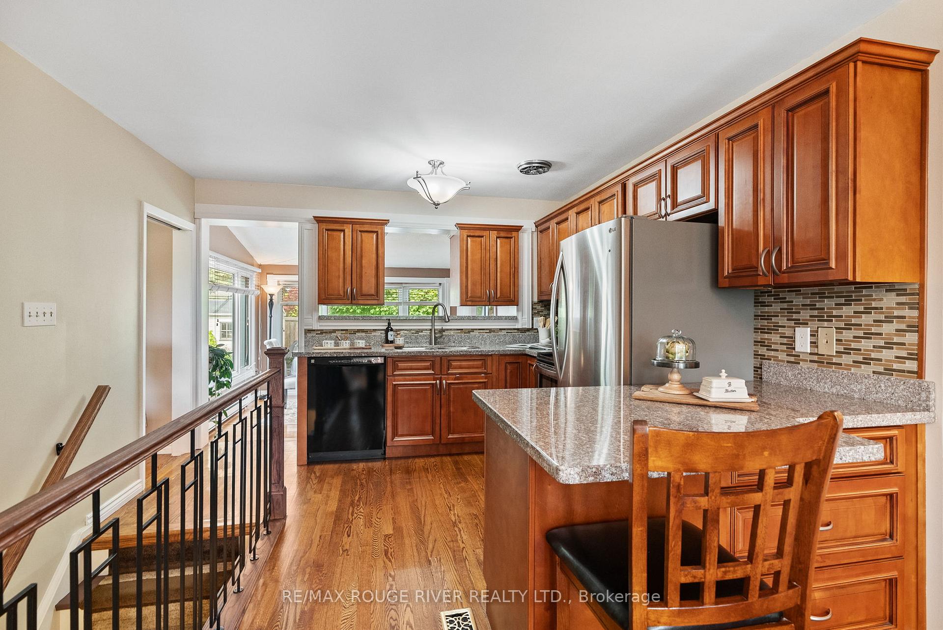 Photo 10 of 665 Jasmine Crescent, Oshawa, Centennial — HOMEH