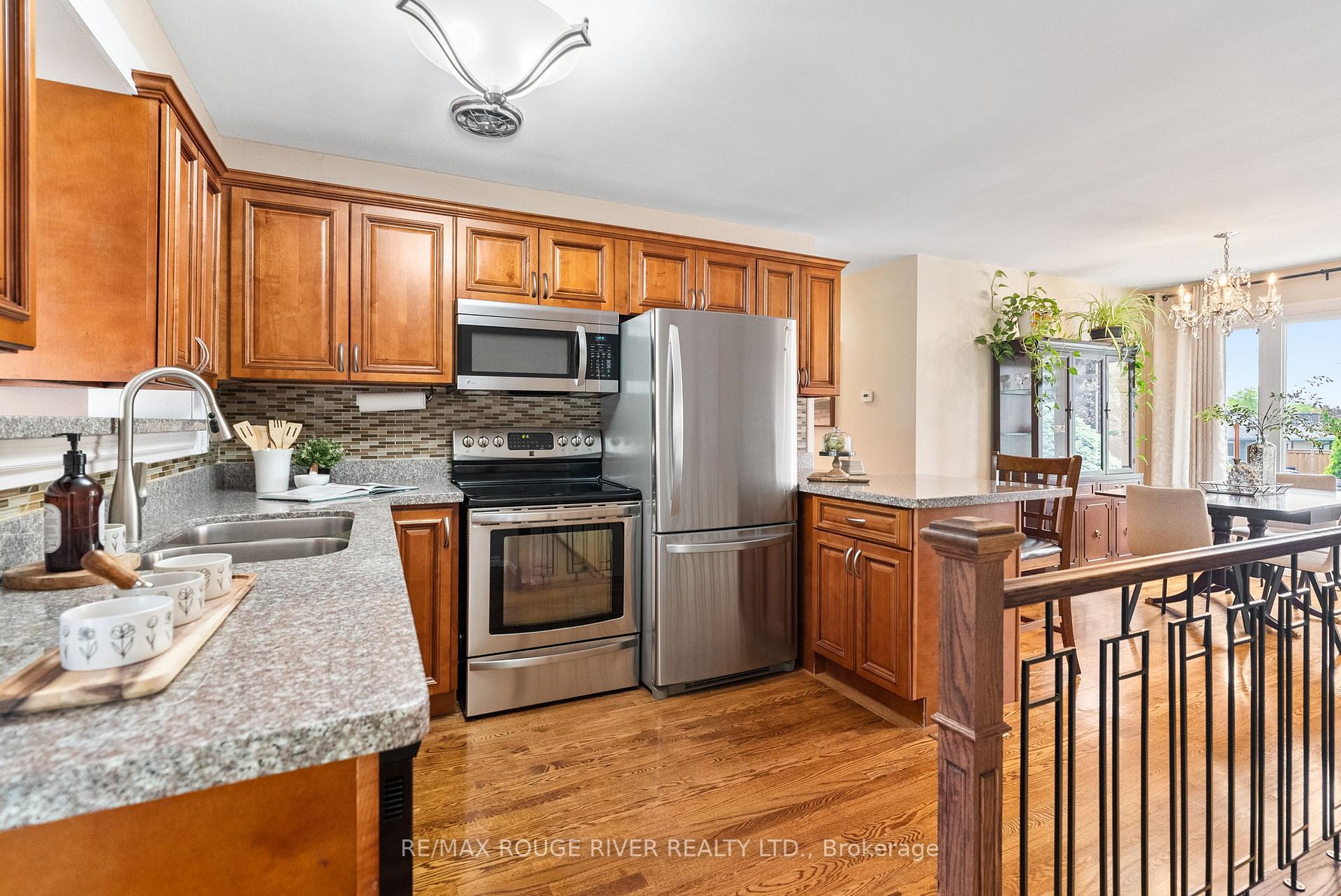 Photo 13 of 665 Jasmine Crescent, Oshawa, Centennial — HOMEH
