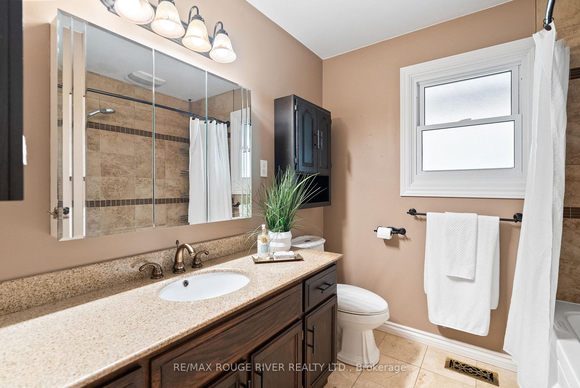 Photo 20 of 665 Jasmine Crescent, Oshawa, Centennial — HOMEH