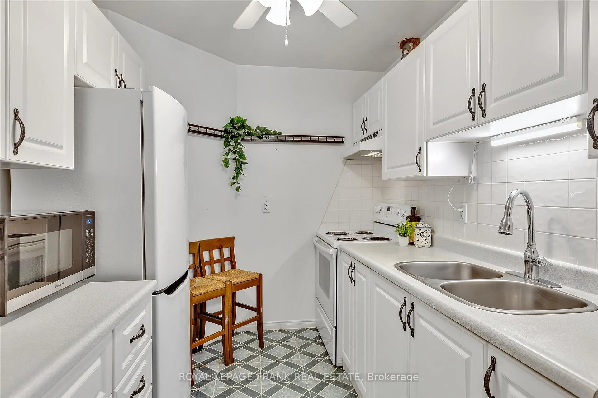 Photo 6 of Unit 115, 475 Parkhill Road W, Peterborough, Town Ward 3 — HOMEH
