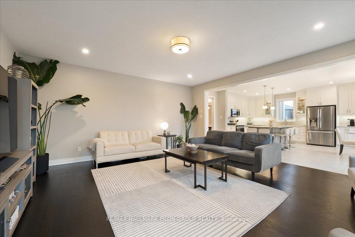 Photo 10 of 140 Bartonia Circle, Ottawa, Avalon West — HOMEH
