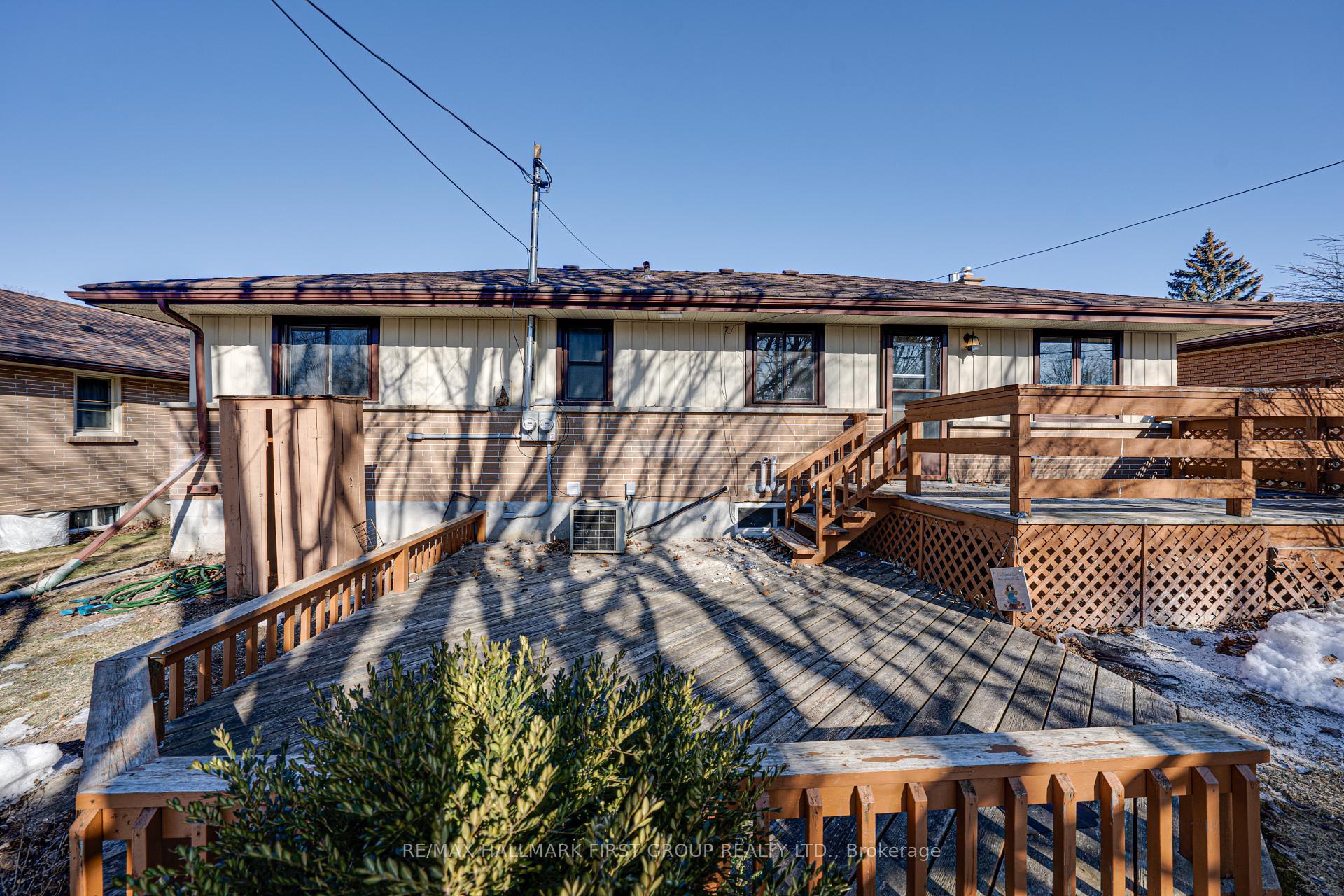 Photo 21 of Unit Upper, 997 Hatfield Crescent, Peterborough, Northcrest Ward 5 — HOMEH