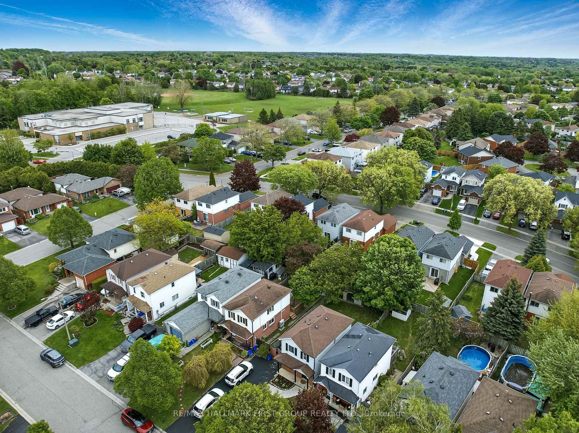 Photo 5 of 346 Trailridge Crescent, Oshawa, Pinecrest — HOMEH