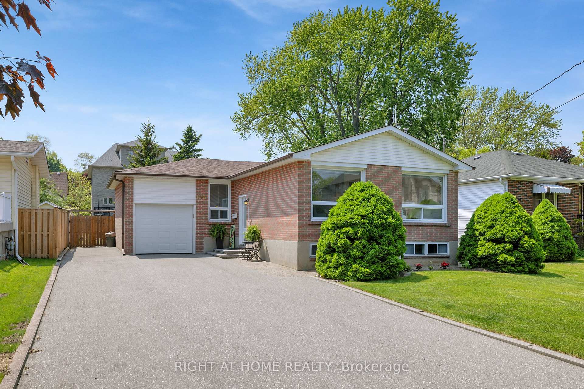 Photo 2 of 696 Victory Drive, Pickering, West Shore — HOMEH