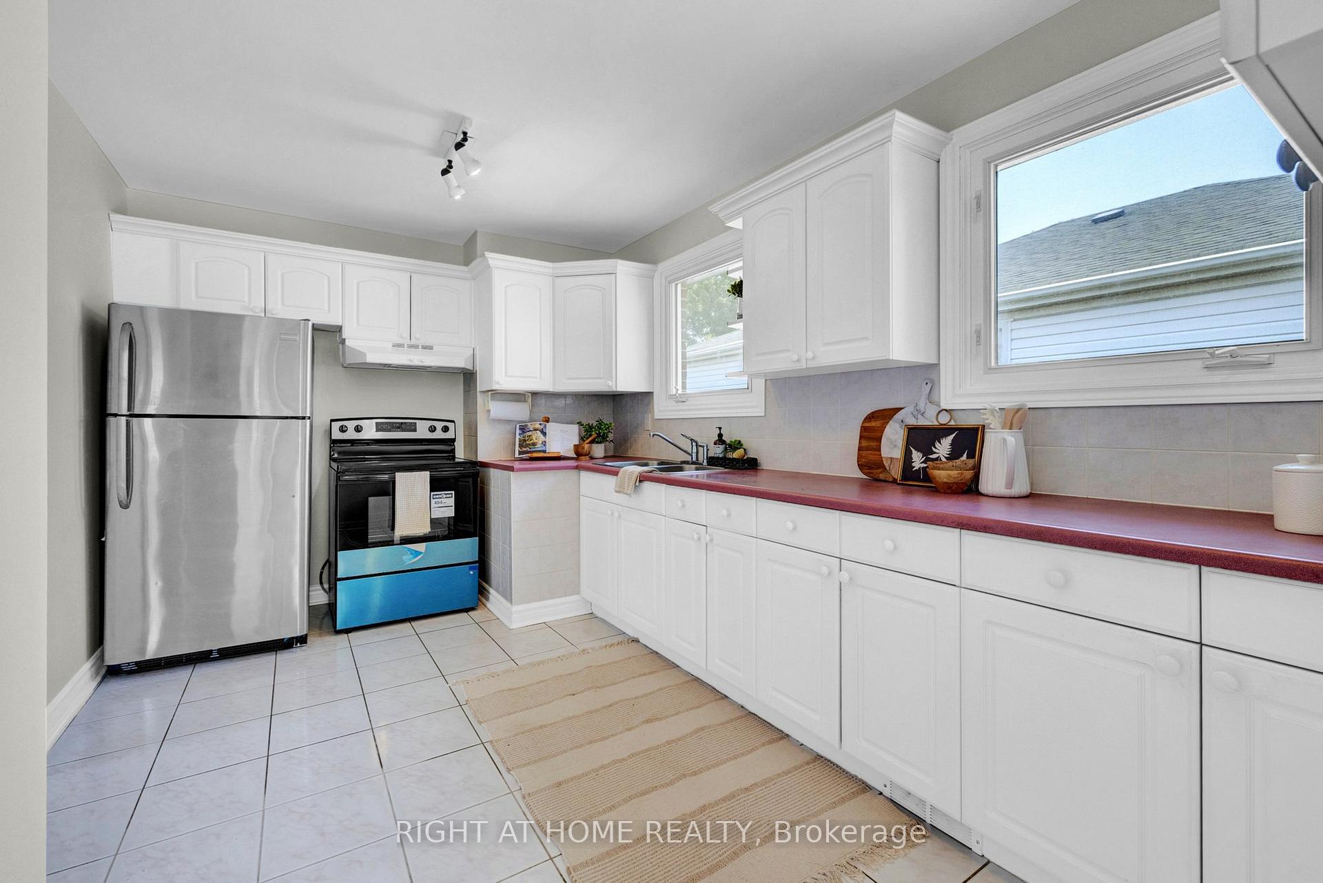 Photo 11 of 696 Victory Drive, Pickering, West Shore — HOMEH