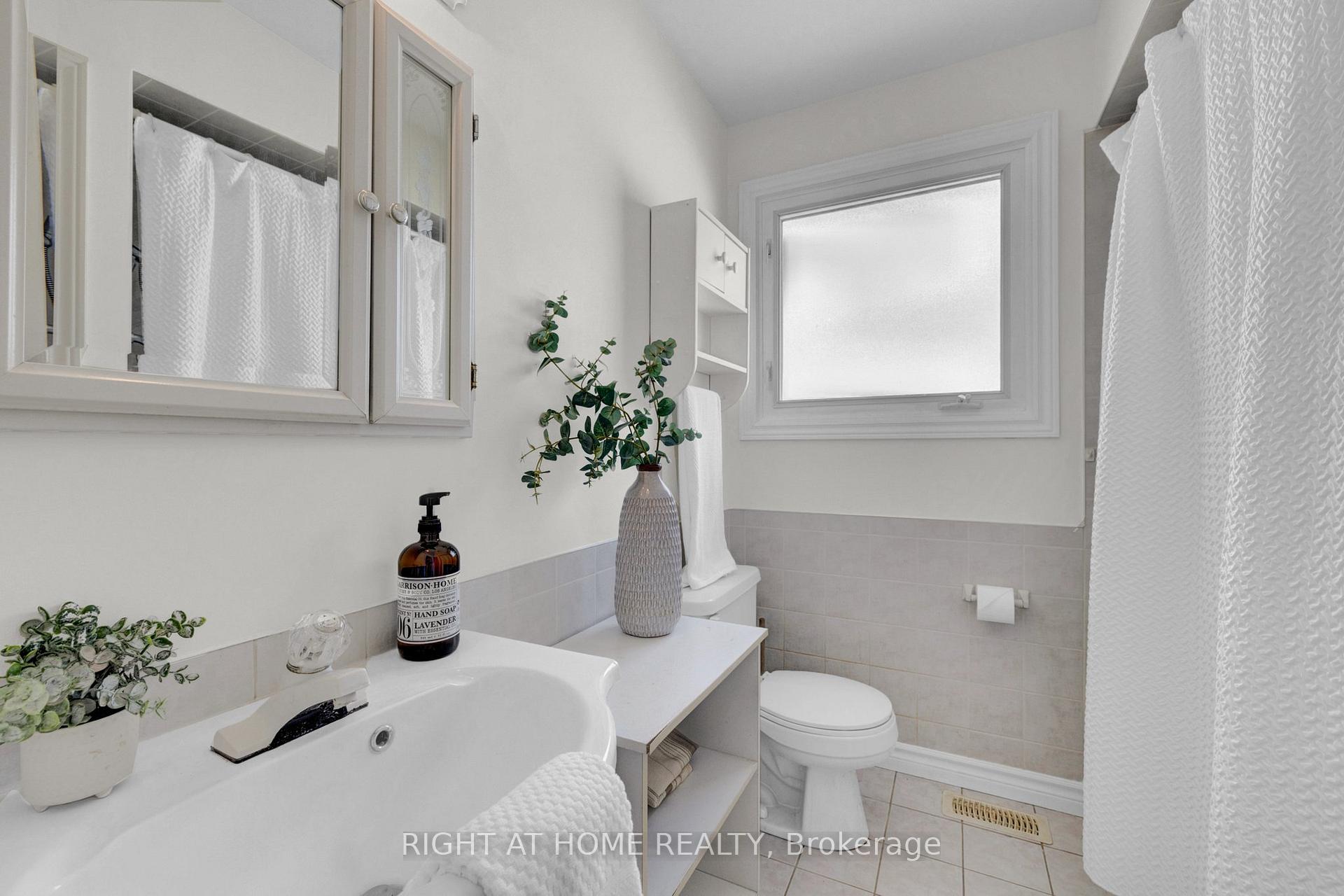 Photo 16 of 696 Victory Drive, Pickering, West Shore — HOMEH