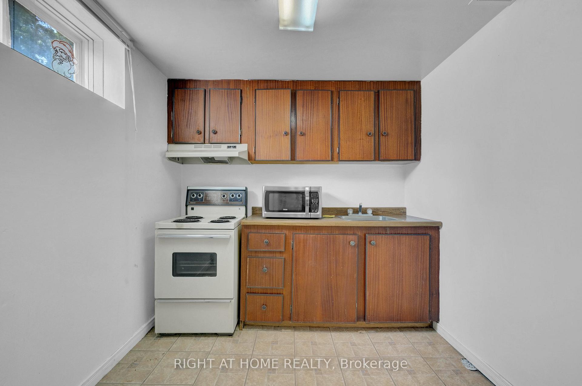 Photo 25 of 696 Victory Drive, Pickering, West Shore — HOMEH