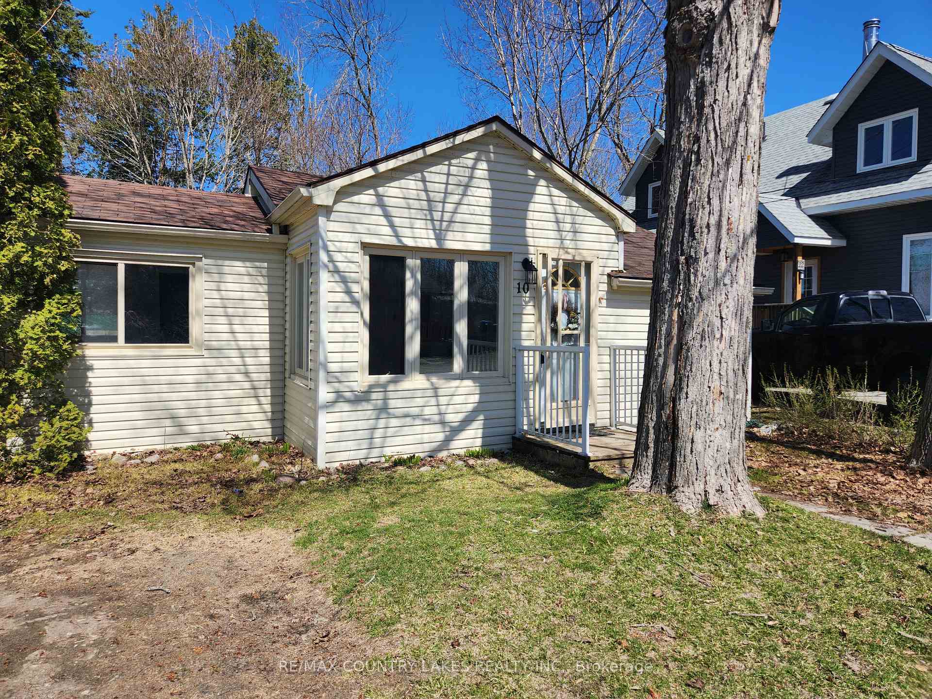 Front of 10 Ridge Avenue