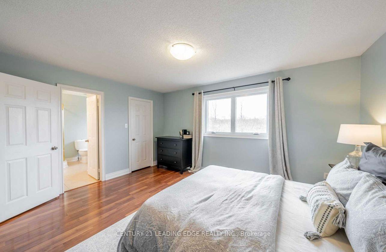 Photo 6 of 1604 Sarasota Crescent, Oshawa, Samac — HOMEH