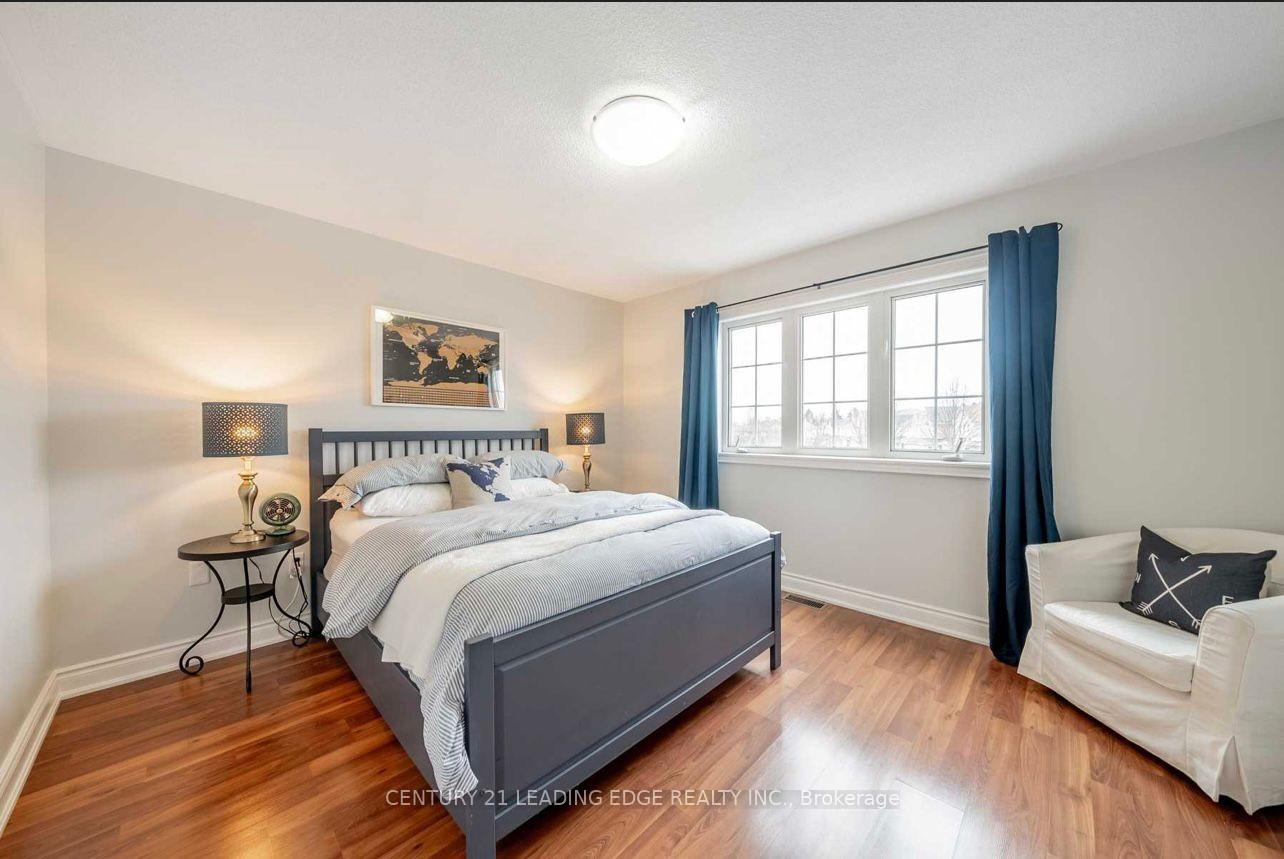 Photo 7 of 1604 Sarasota Crescent, Oshawa, Samac — HOMEH