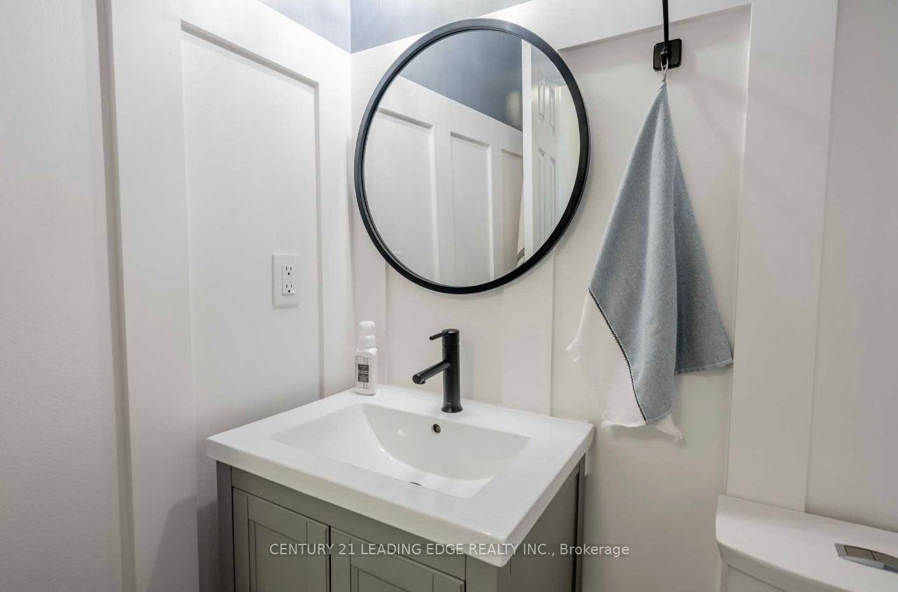 Photo 10 of 1604 Sarasota Crescent, Oshawa, Samac — HOMEH