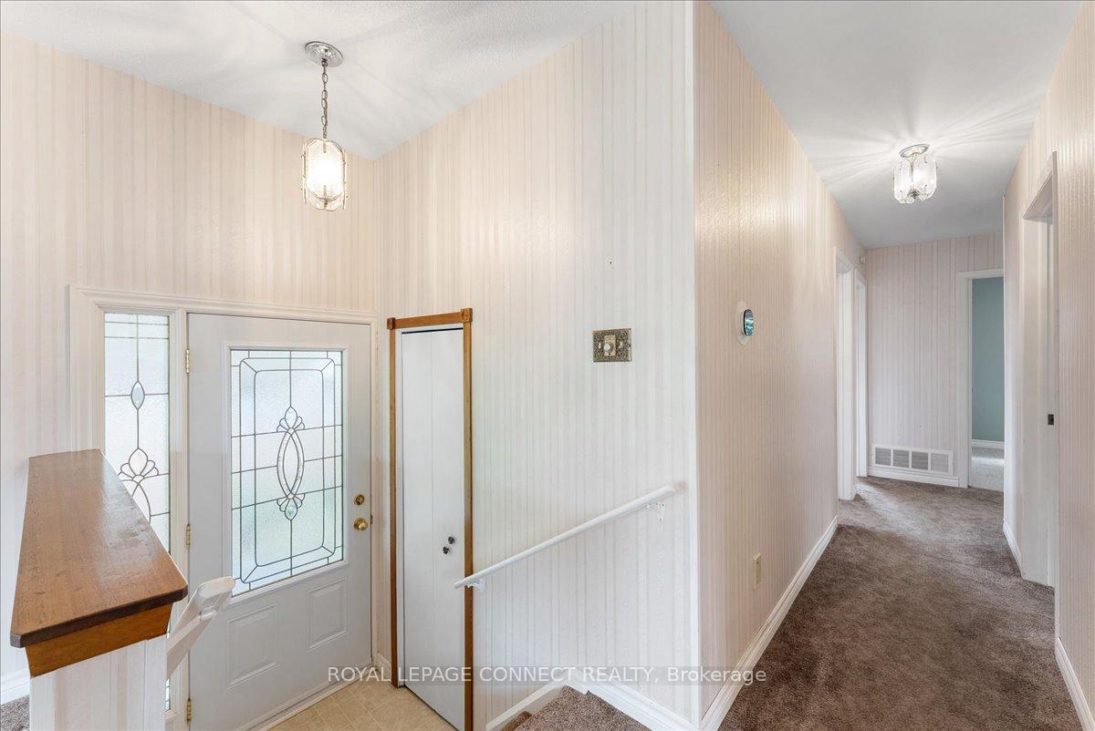Photo 3 of 725 Hillview Crescent, Pickering, West Shore — HOMEH