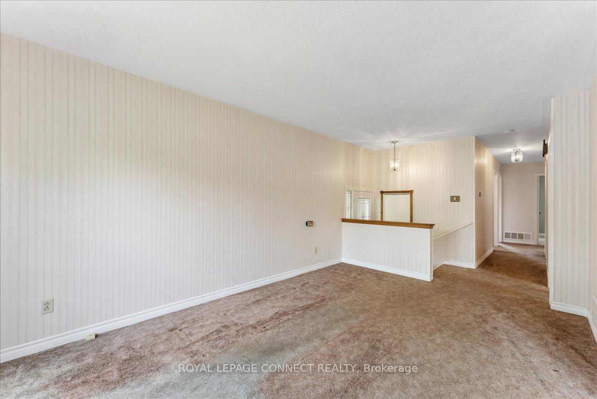 Photo 6 of 725 Hillview Crescent, Pickering, West Shore — HOMEH