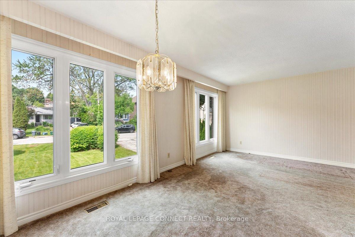 Photo 9 of 725 Hillview Crescent, Pickering, West Shore — HOMEH