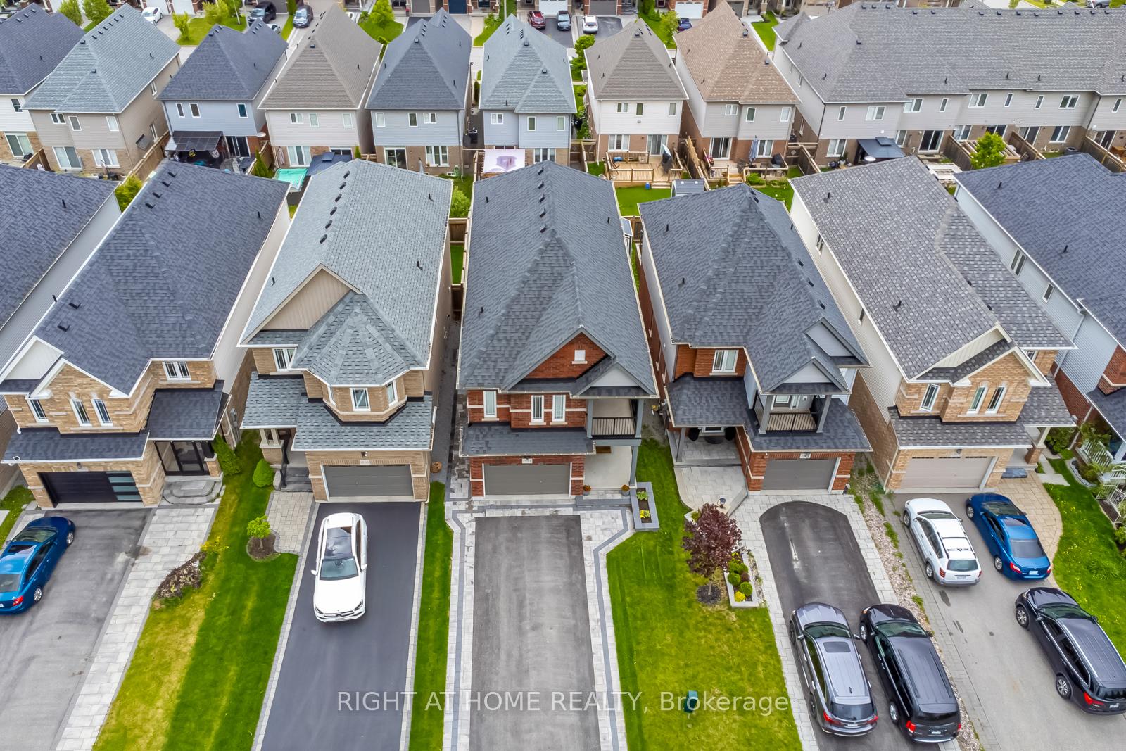 Photo 3 of 1804 Silverstone Crescent, Oshawa, Samac — HOMEH