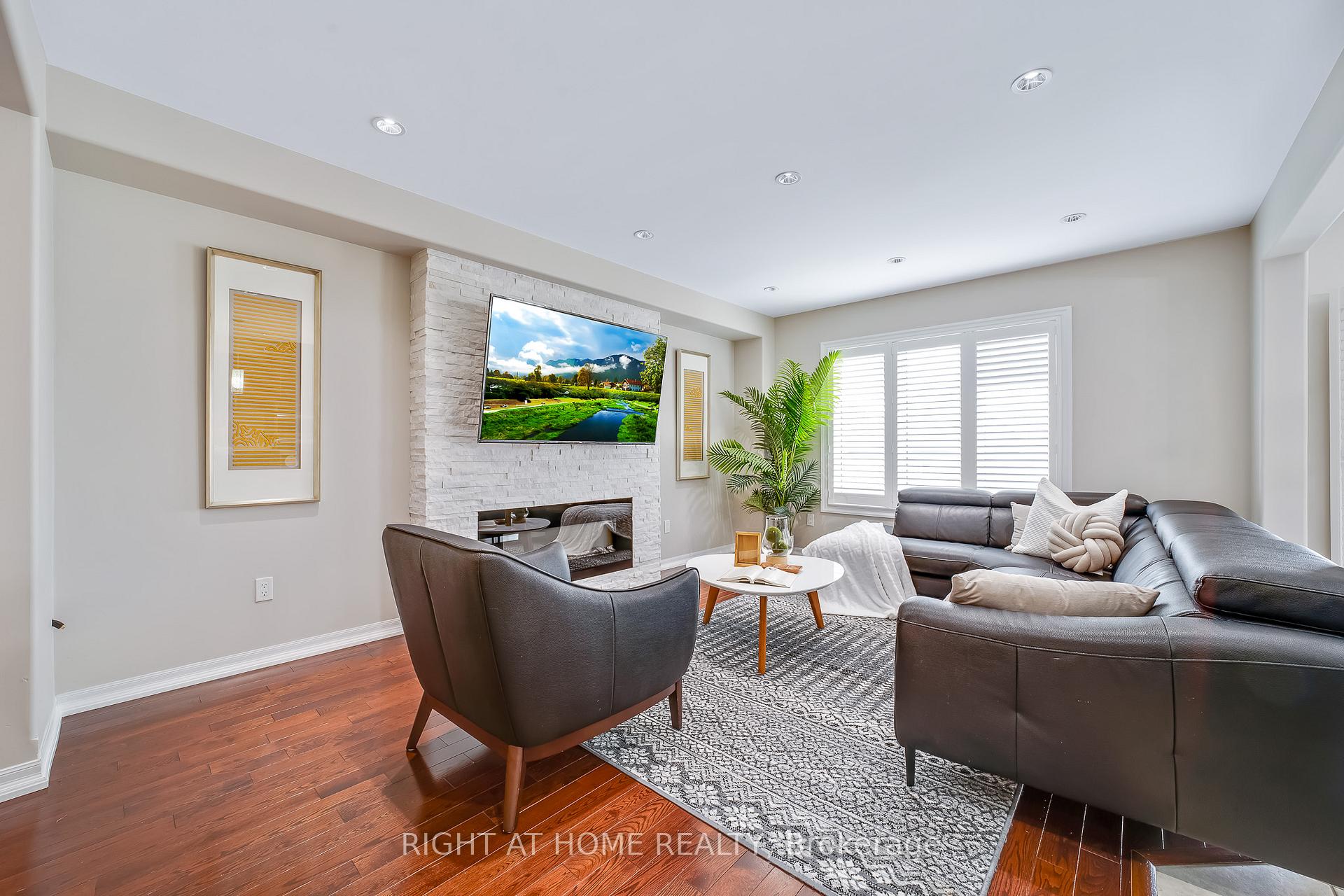 Photo 10 of 1804 Silverstone Crescent, Oshawa, Samac — HOMEH