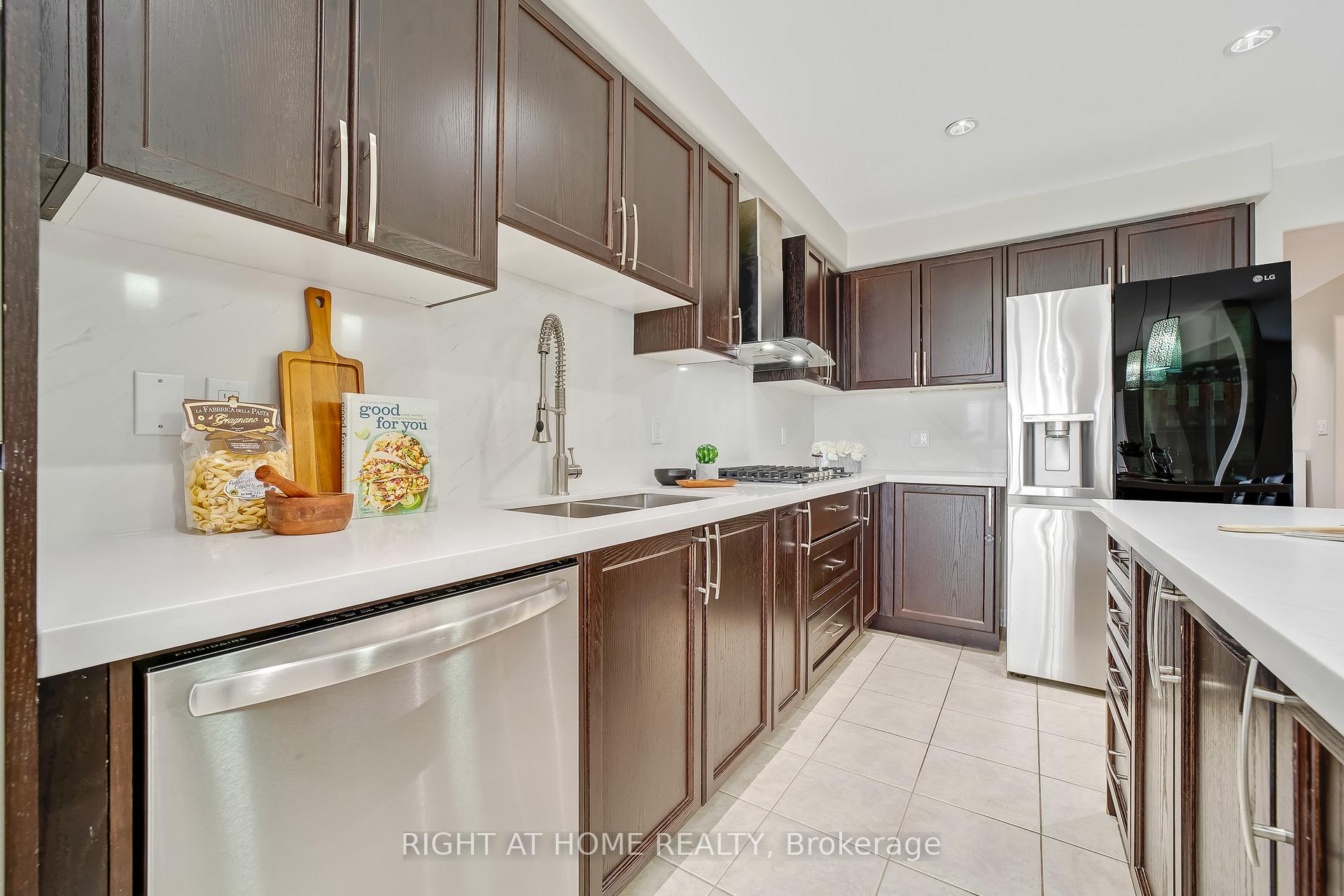 Photo 15 of 1804 Silverstone Crescent, Oshawa, Samac — HOMEH