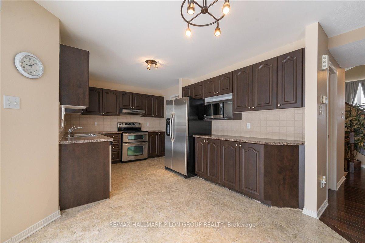 Photo 3 of 703 Vistapark Drive, Ottawa, Avalon East — HOMEH