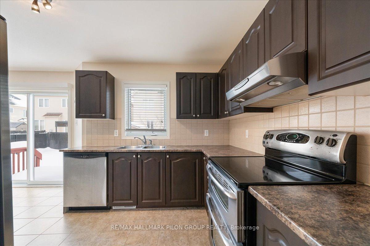 Photo 4 of 703 Vistapark Drive, Ottawa, Avalon East — HOMEH
