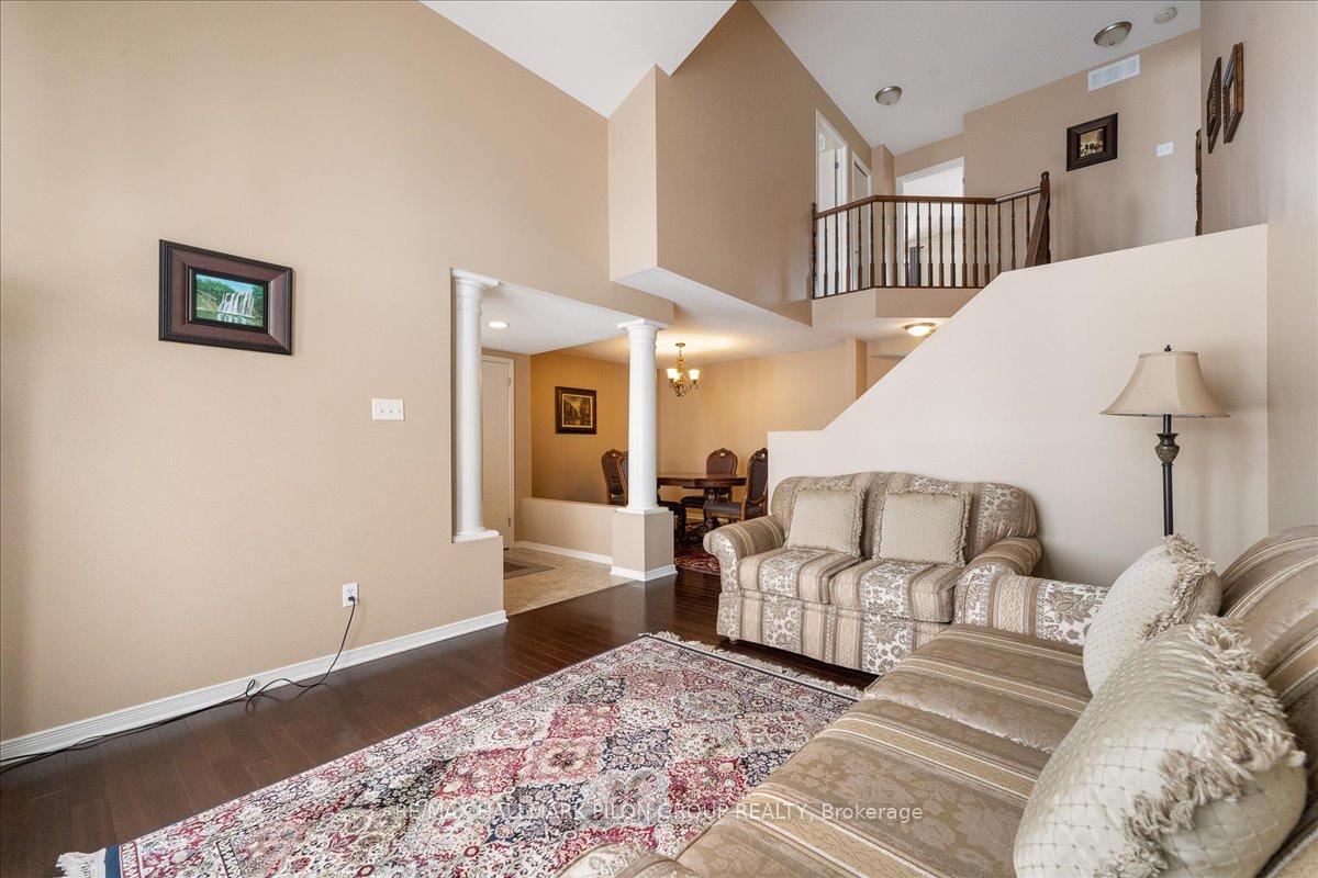 Photo 11 of 703 Vistapark Drive, Ottawa, Avalon East — HOMEH