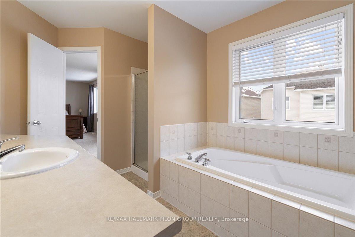 Photo 19 of 703 Vistapark Drive, Ottawa, Avalon East — HOMEH