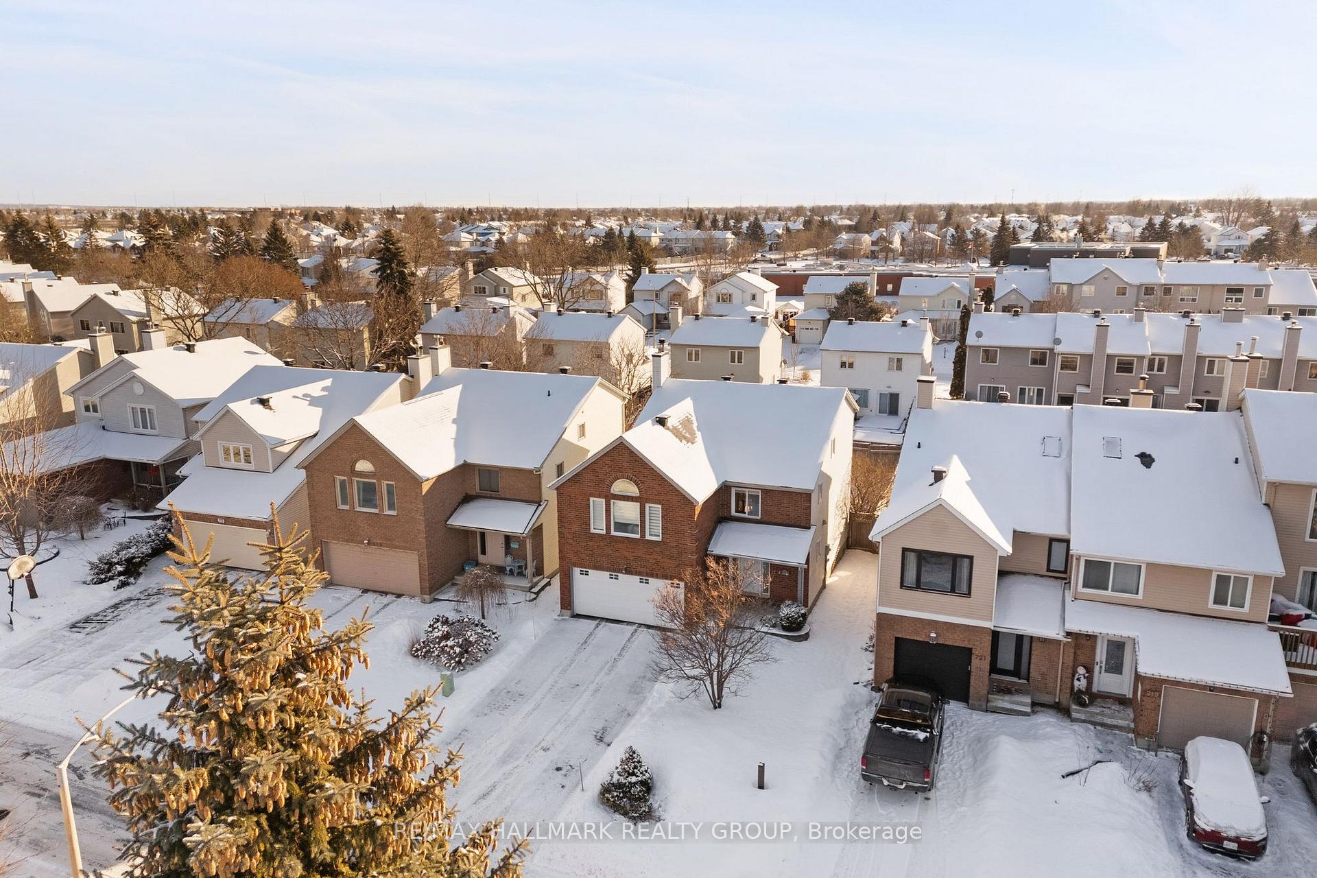 Photo 4 of 723 Brome Crescent, Ottawa, Fallingbrook/Ridgemount — HOMEH