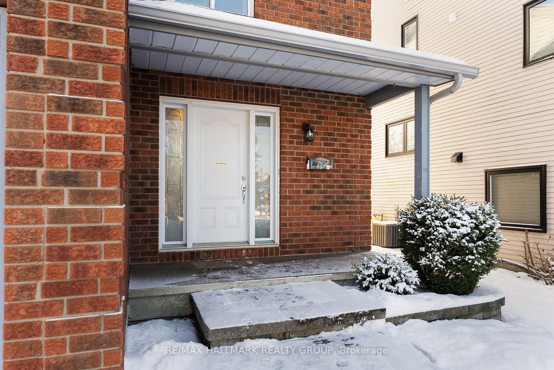 Photo 5 of 723 Brome Crescent, Ottawa, Fallingbrook/Ridgemount — HOMEH