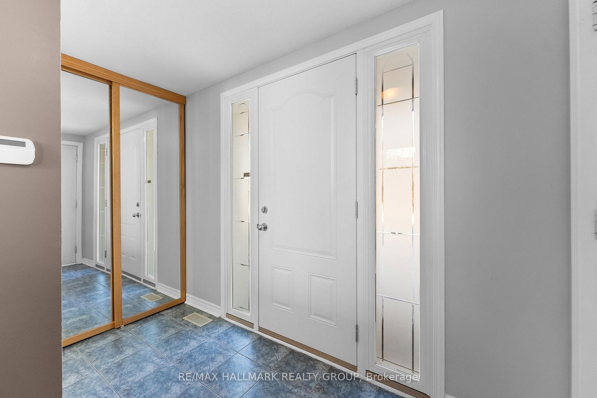 Photo 6 of 723 Brome Crescent, Ottawa, Fallingbrook/Ridgemount — HOMEH