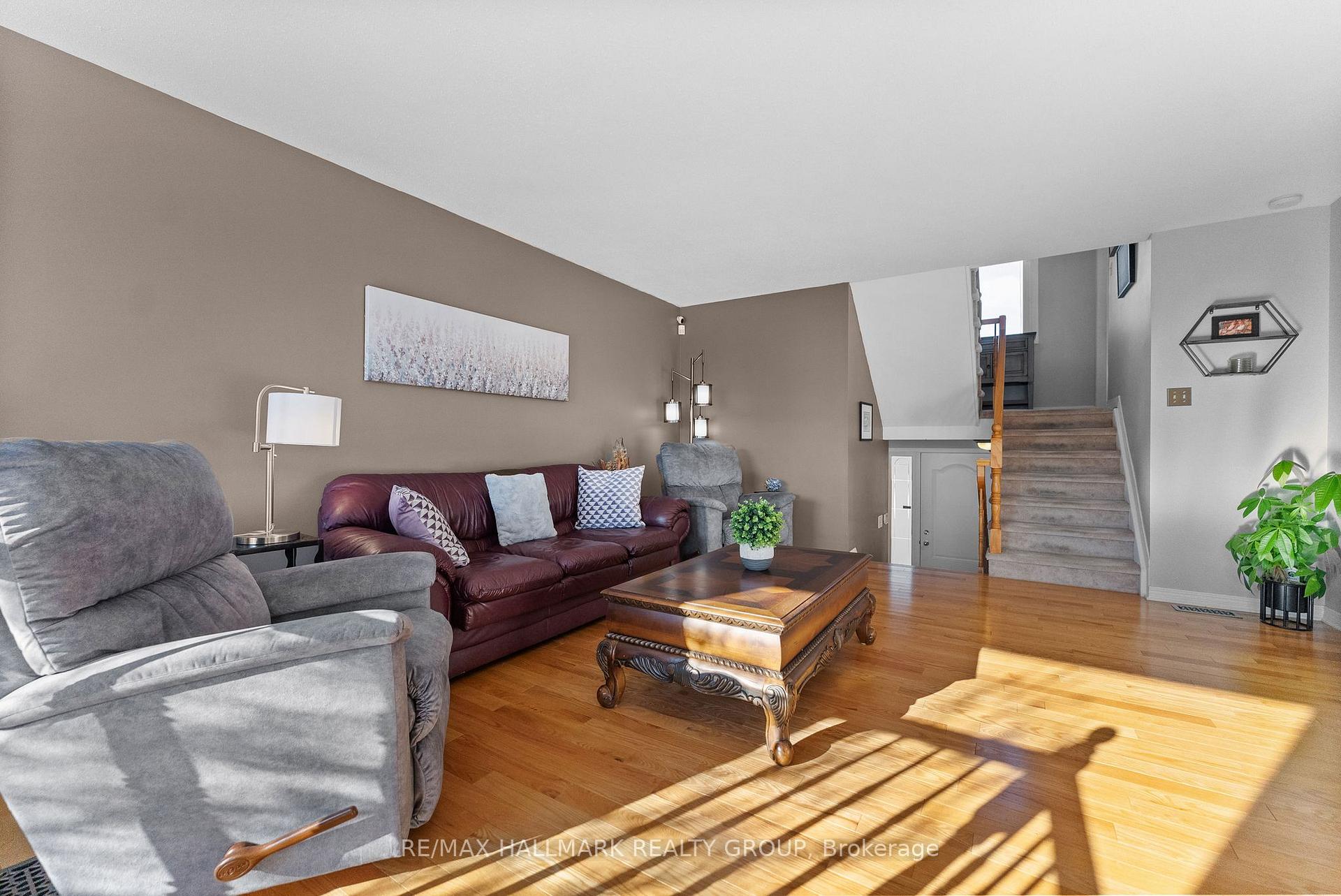 Photo 9 of 723 Brome Crescent, Ottawa, Fallingbrook/Ridgemount — HOMEH