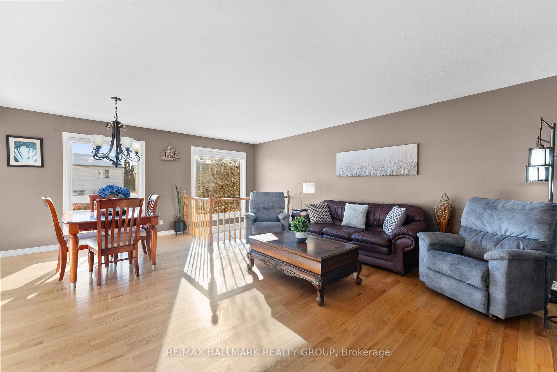 Photo 10 of 723 Brome Crescent, Ottawa, Fallingbrook/Ridgemount — HOMEH