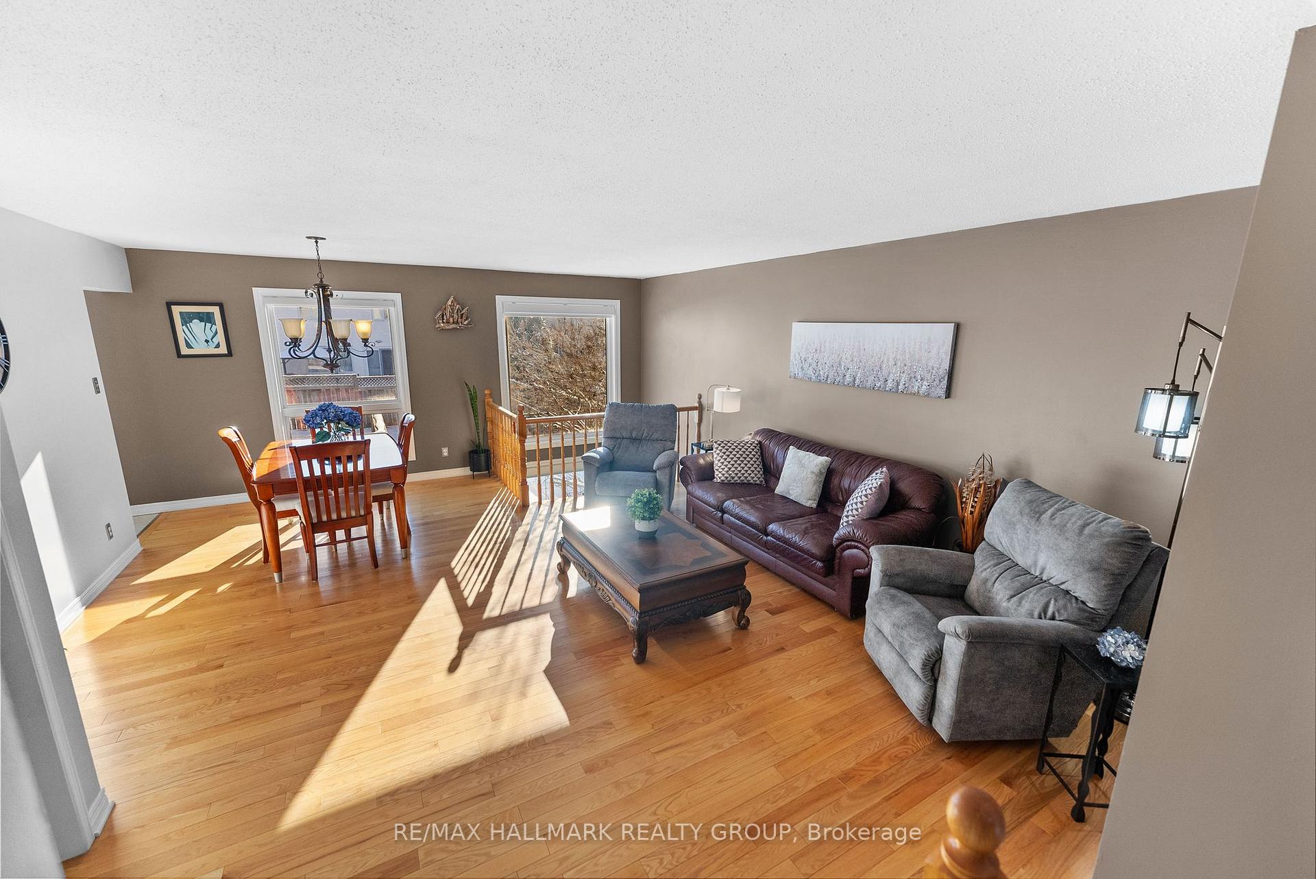 Photo 11 of 723 Brome Crescent, Ottawa, Fallingbrook/Ridgemount — HOMEH