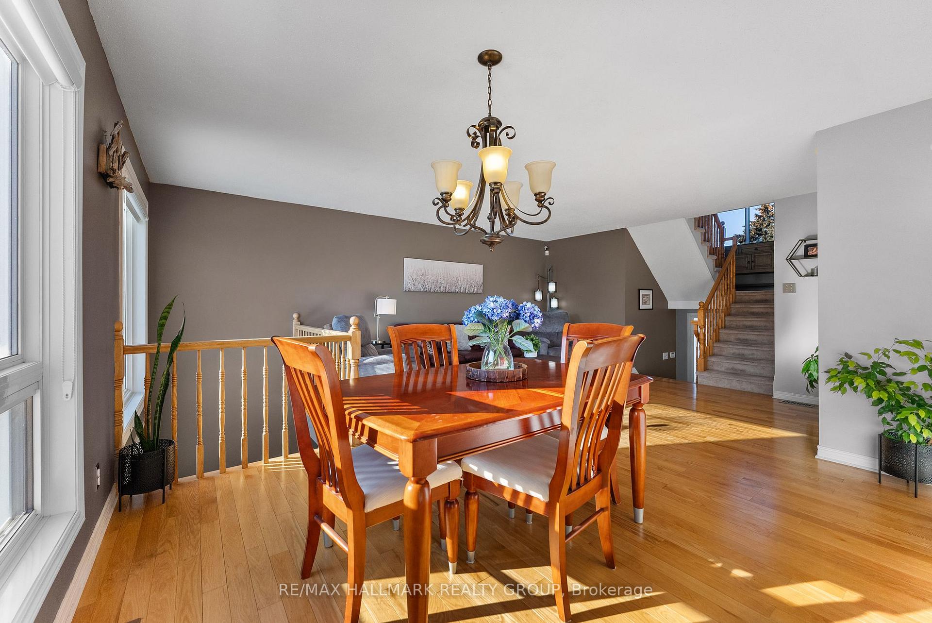 Photo 13 of 723 Brome Crescent, Ottawa, Fallingbrook/Ridgemount — HOMEH