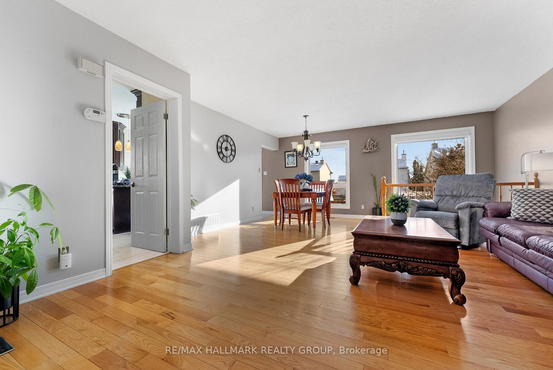 Photo 14 of 723 Brome Crescent, Ottawa, Fallingbrook/Ridgemount — HOMEH