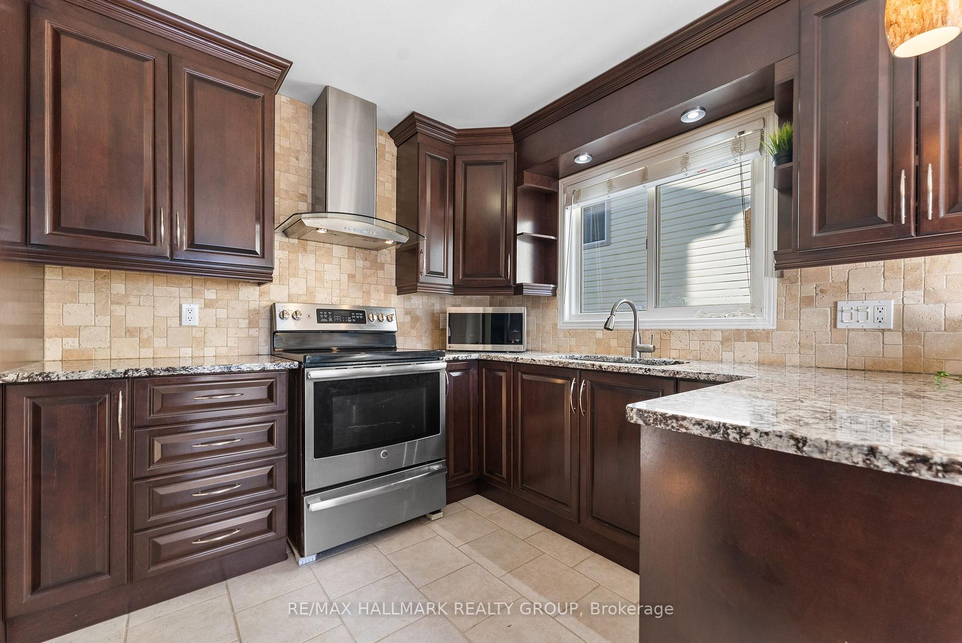 Photo 16 of 723 Brome Crescent, Ottawa, Fallingbrook/Ridgemount — HOMEH