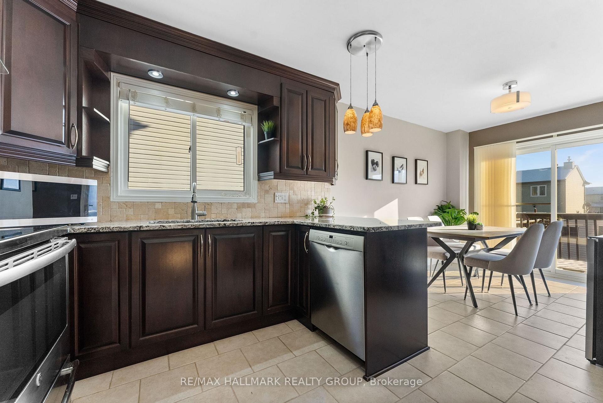 Photo 17 of 723 Brome Crescent, Ottawa, Fallingbrook/Ridgemount — HOMEH