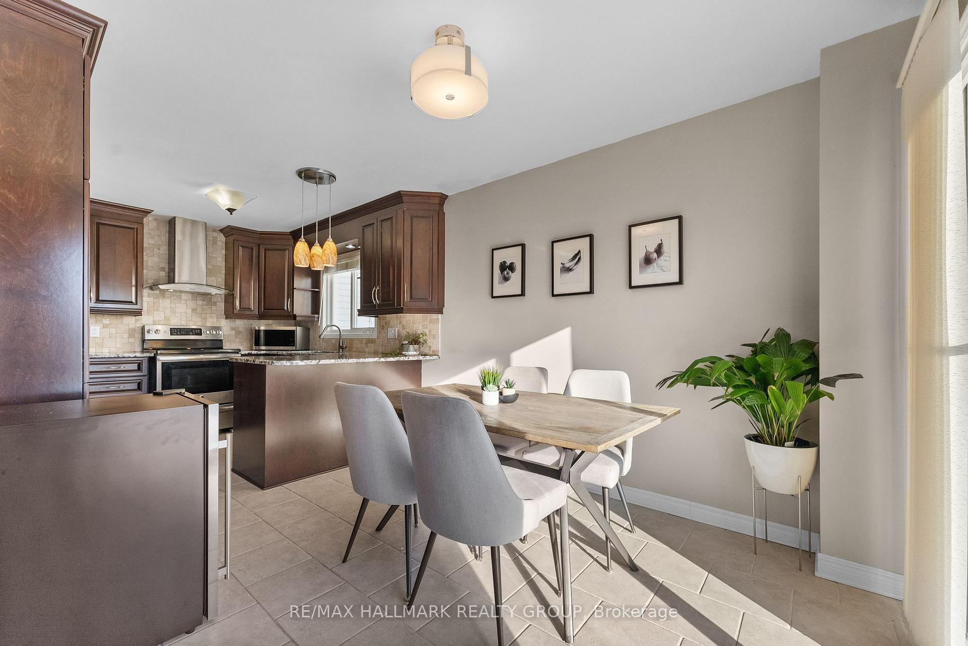 Photo 19 of 723 Brome Crescent, Ottawa, Fallingbrook/Ridgemount — HOMEH