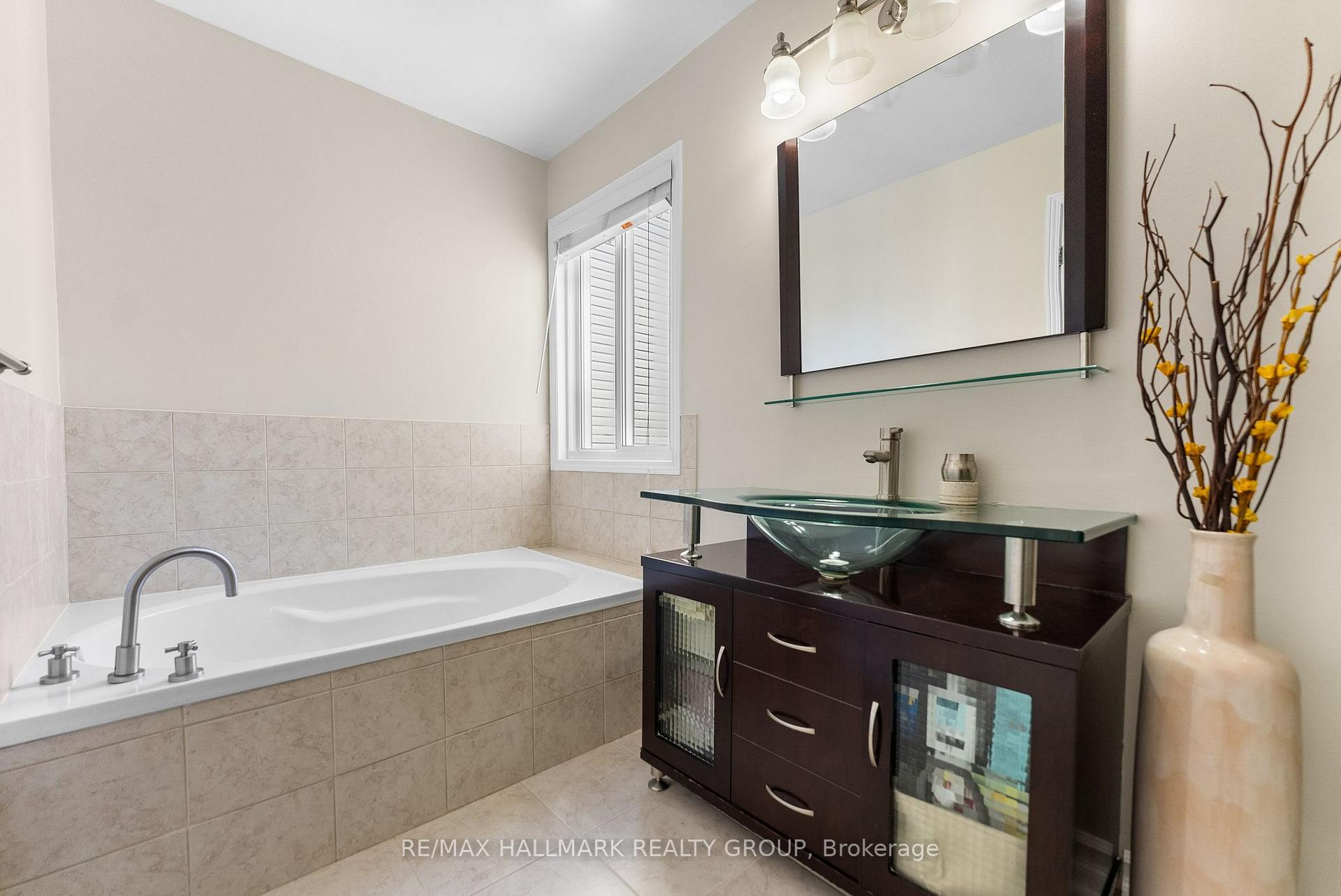 Photo 25 of 723 Brome Crescent, Ottawa, Fallingbrook/Ridgemount — HOMEH