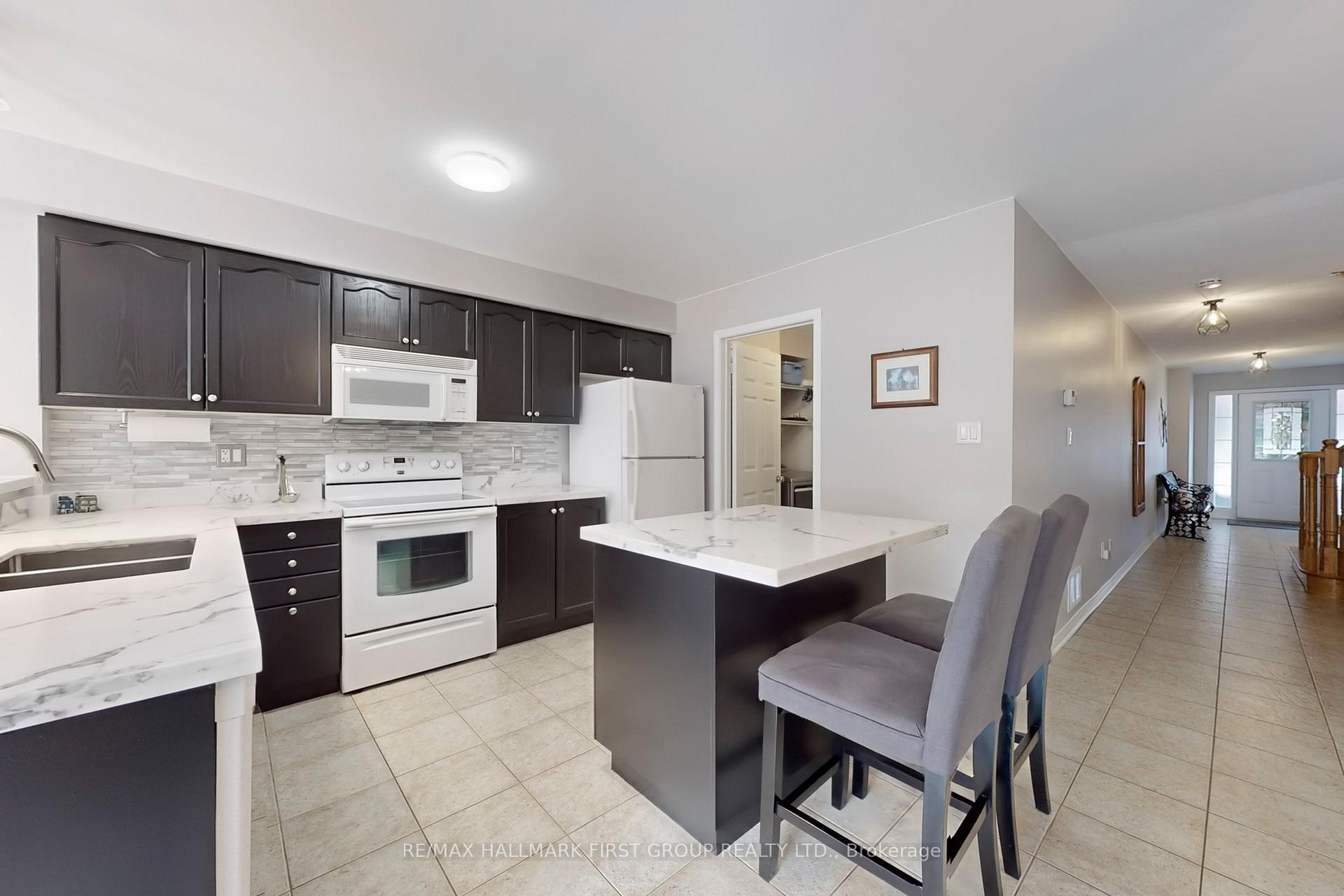 Photo 13 of 727 Sunbird Trail, Pickering, Amberlea — HOMEH