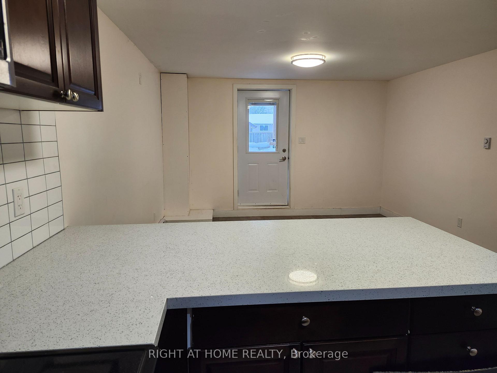 Photo 4 of Unit Bsmt, 31 Thomas Street, Oshawa, Lakeview — HOMEH