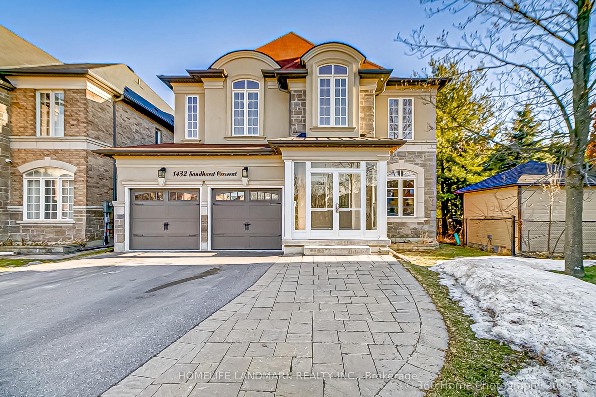 Front of 1432 Sandhurst Crescent