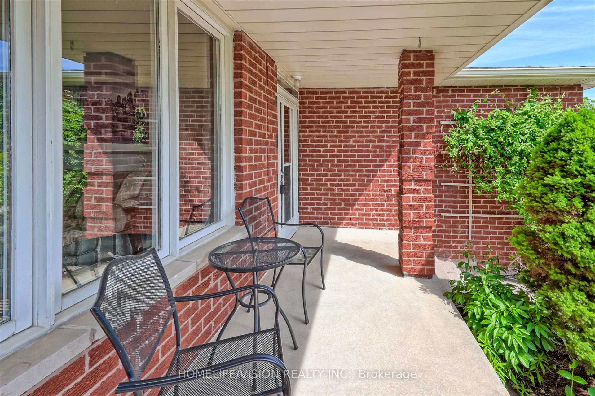 Photo 4 of 1716 Kirkwood Lane, Pickering, Amberlea — HOMEH