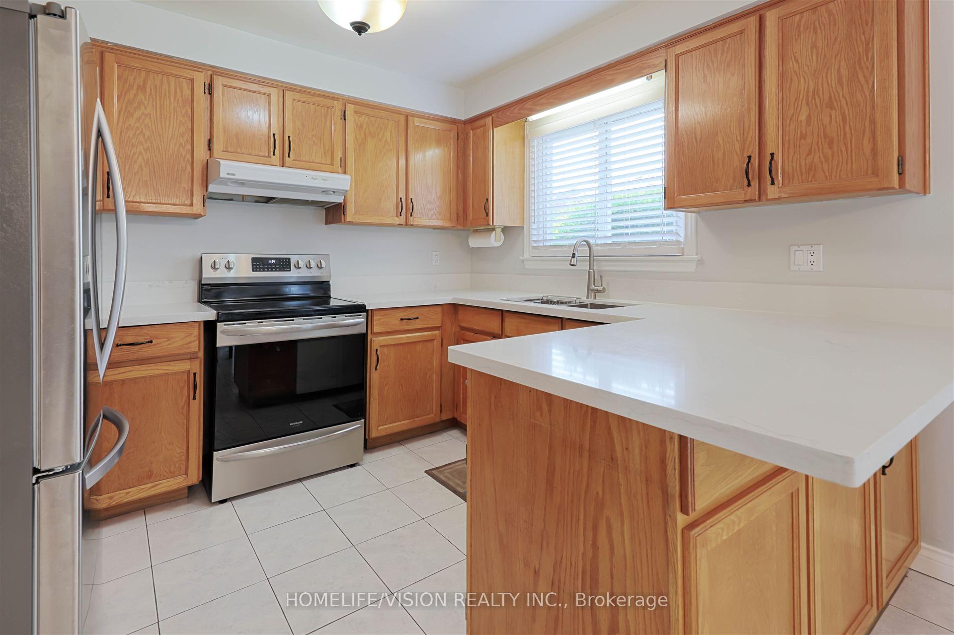 Photo 12 of 1716 Kirkwood Lane, Pickering, Amberlea — HOMEH