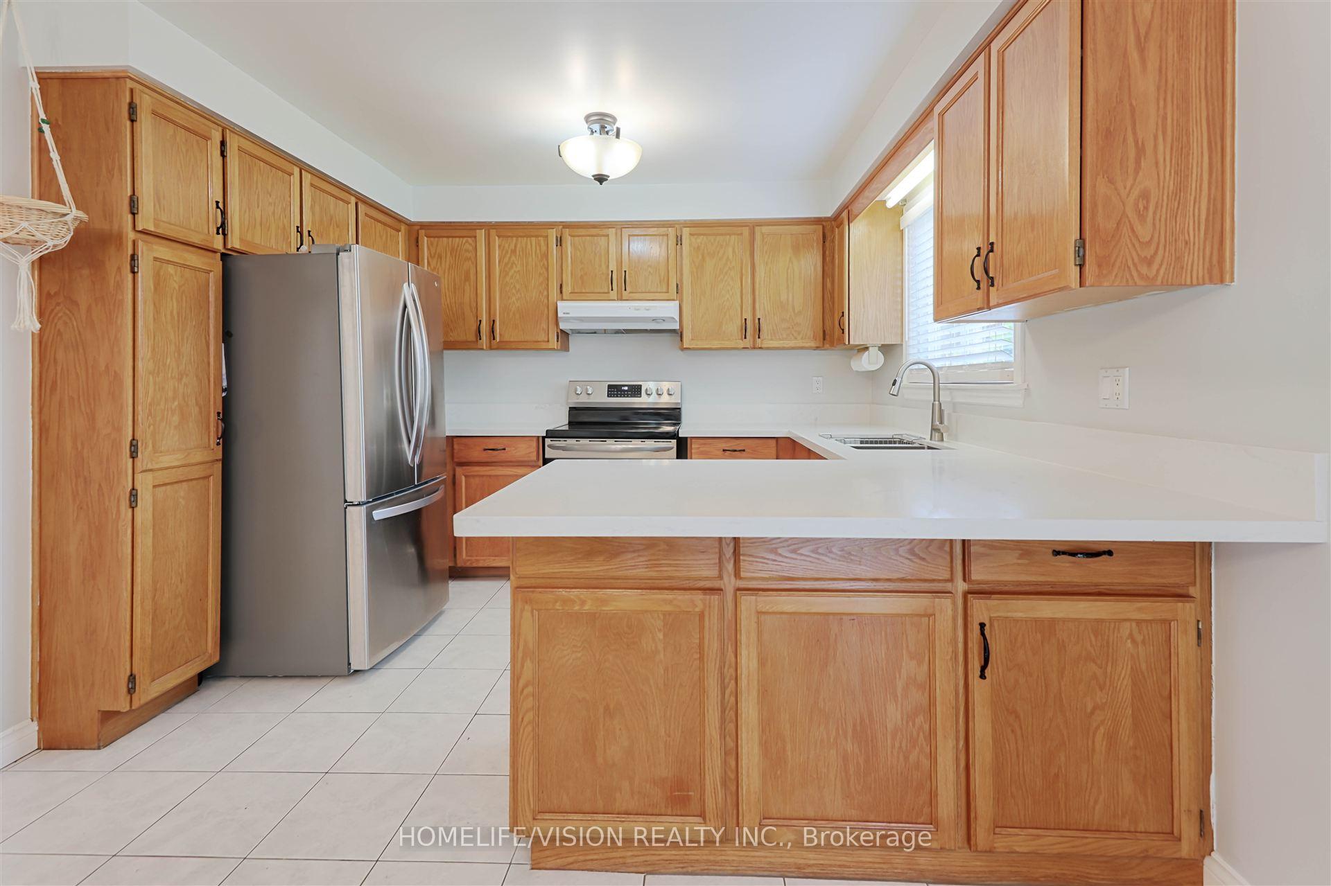 Photo 13 of 1716 Kirkwood Lane, Pickering, Amberlea — HOMEH