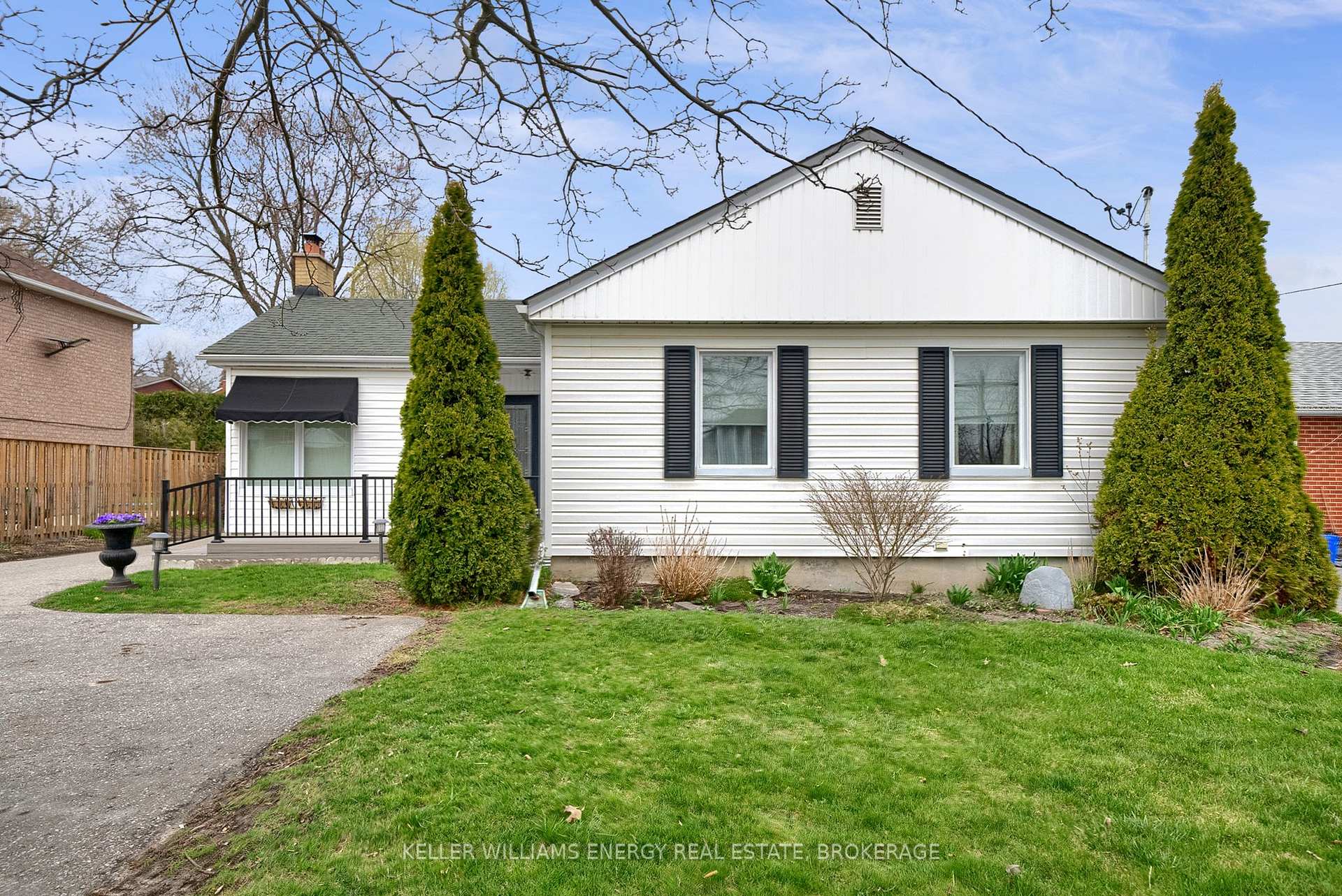 Photo 2 of 86 Rossland Road E, Oshawa, Centennial — HOMEH