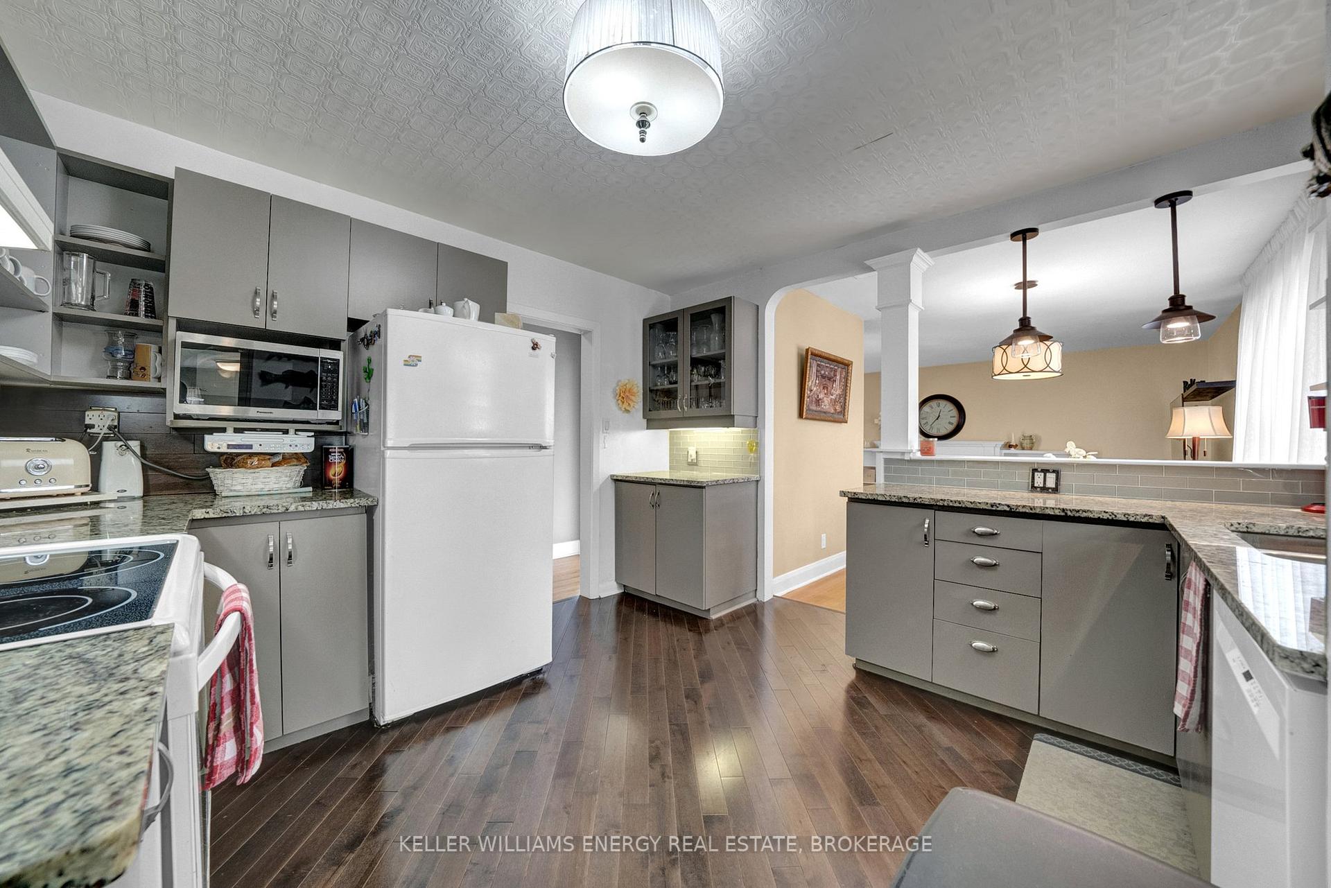 Photo 6 of 86 Rossland Road E, Oshawa, Centennial — HOMEH