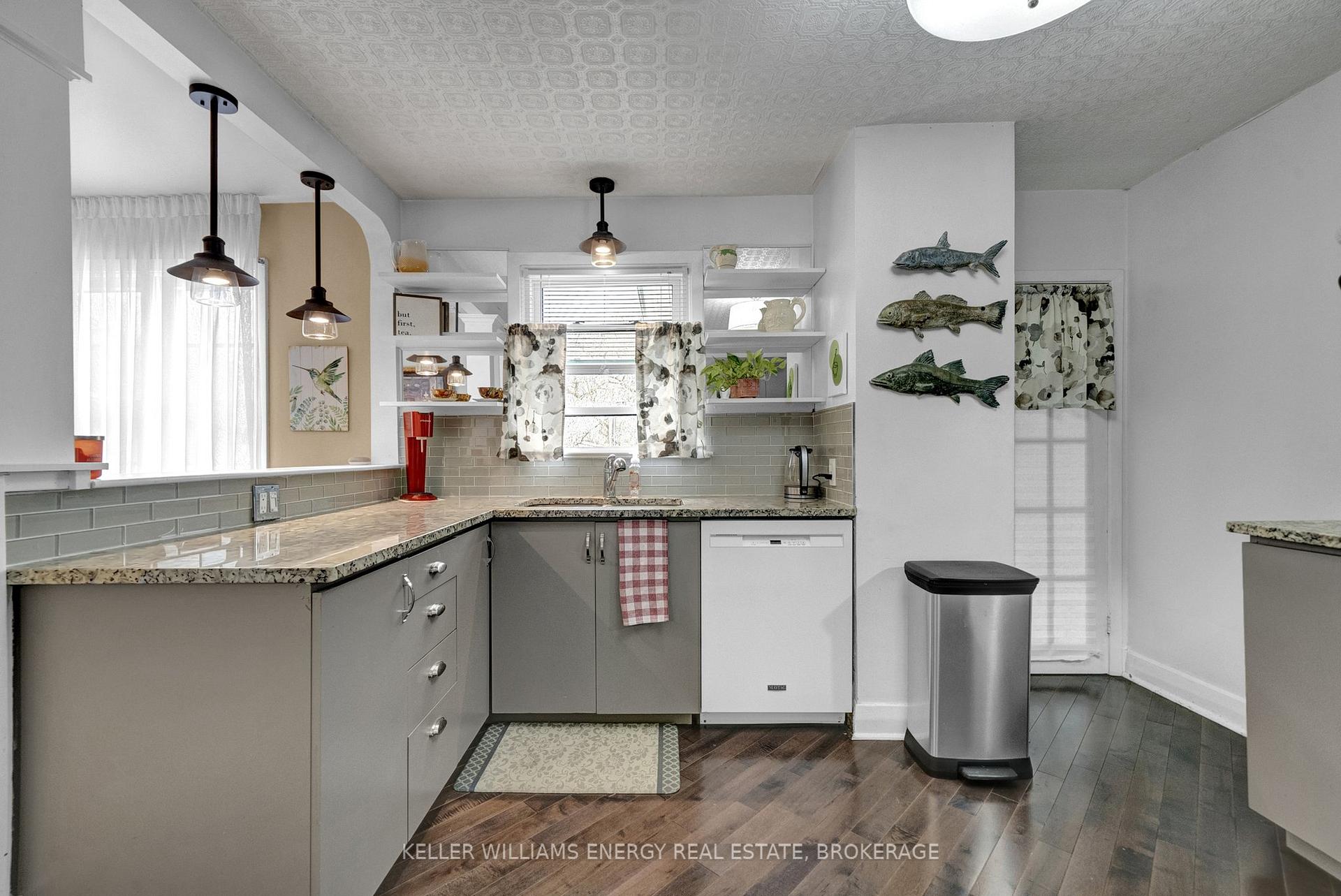 Photo 8 of 86 Rossland Road E, Oshawa, Centennial — HOMEH